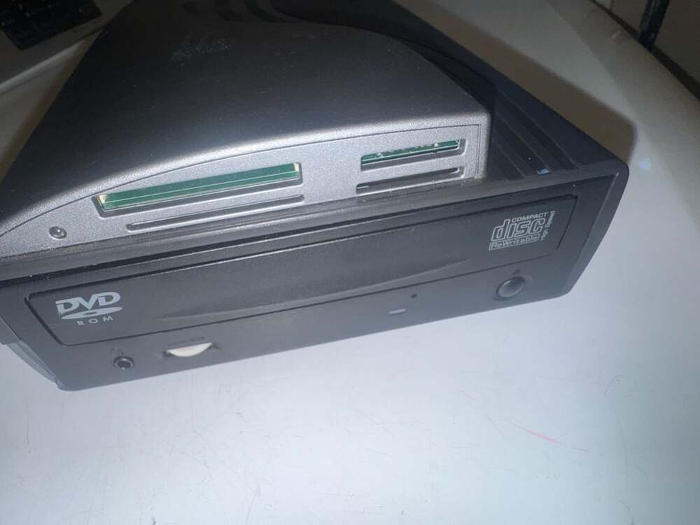 I-O Magic Media Station IOM-601 CDBurner/dvdROM w/Card Reader